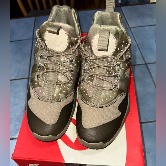 Nike Air Huarache Utility - Picture 2 of 6